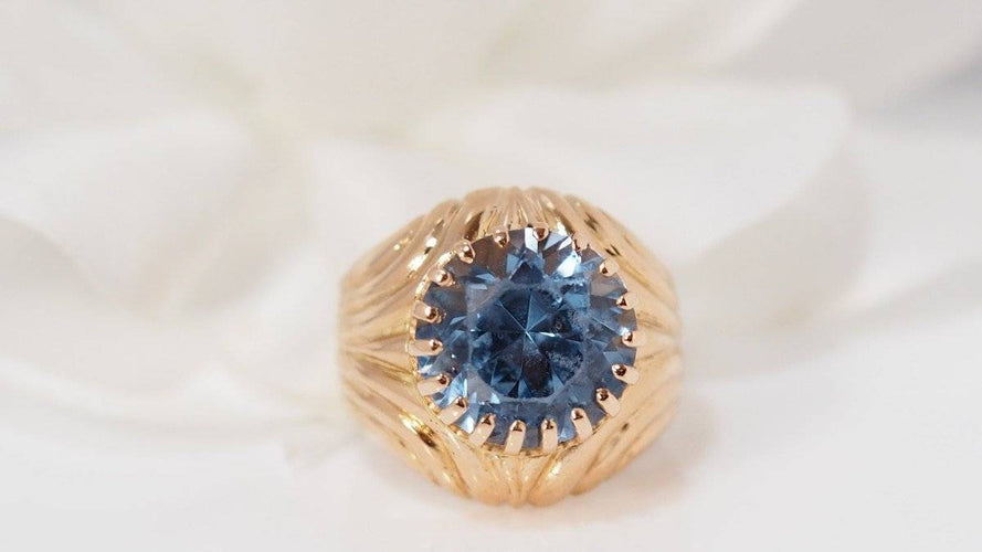 Bague Bague godronnée or jaune et topaze bleue 58 Facettes 30912