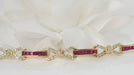 Bracelet Bracelet vintage en or jaune, rubis calibrés et diamants 58 Facettes 31672