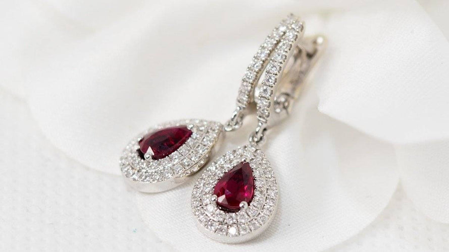 Boucles d'oreilles Boucles d'oreilles en or blanc, rubis poire et diamants 58 Facettes 30758