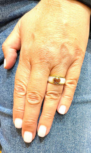Bague Bague en or jaune 18 carats , topaze ovale et nacre blanche 58 Facettes
