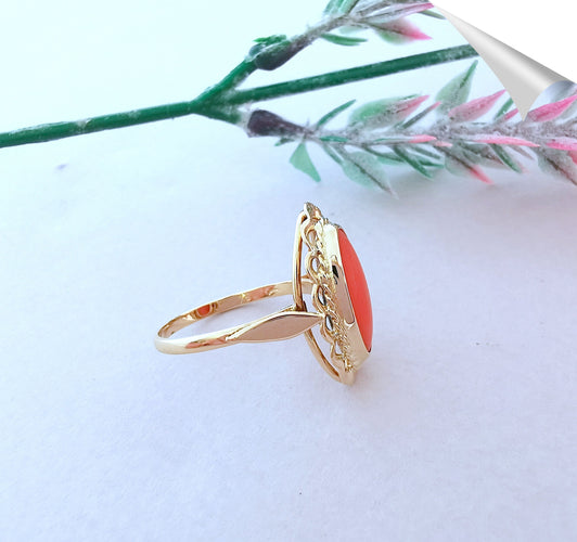 Bague Parure Bague + Boucles d'oreilles, en or, Corail en cabochon 58 Facettes AA 1549