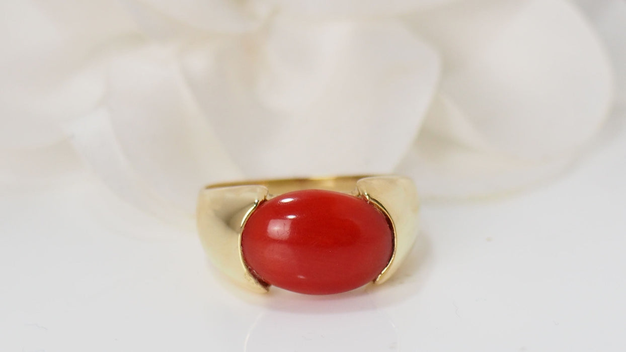 Bague 55 Bague vintage en or jaune et corail en cabochon 58 Facettes 31938