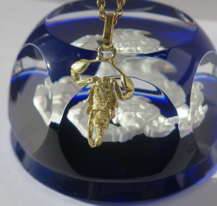 Pendentif Pendentif Scorpion or sculpté zodiaque 58 Facettes