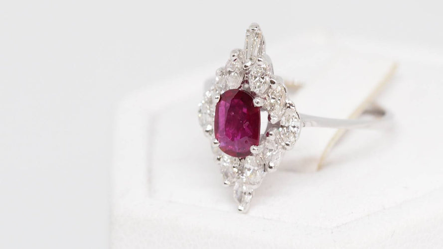 Bague Bague marquise en or blanc, rubis et diamants navette 58 Facettes 29917