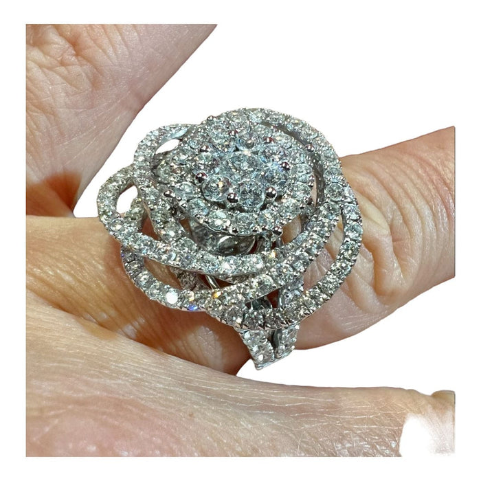 Bague 53.5 Bague Fleur Diamants Or blanc 58 Facettes 6868A