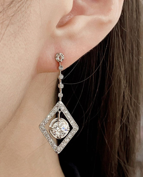 Boucles d'oreilles Boucles d’oreille Art Déco en platine et diamants. 58 Facettes