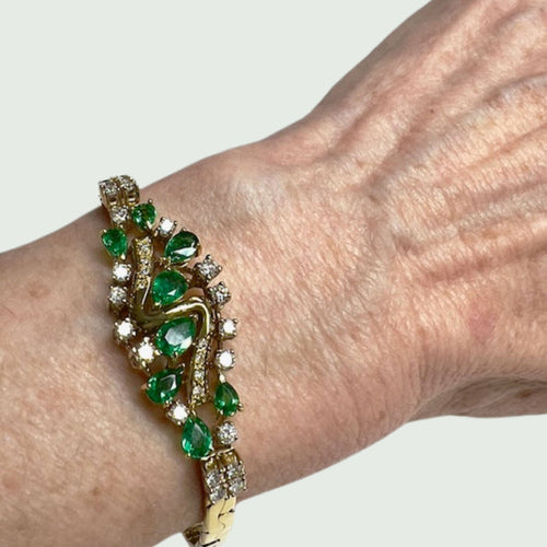 Bracelet Bracelet en or 18 kts au design contemporain de diamants et d'émeraudes 58 Facettes Q948A