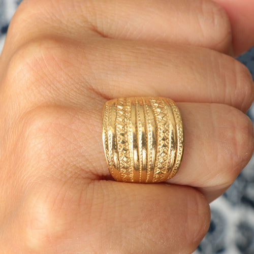 Bague 54 Bague Or jaune gravée 58 Facettes