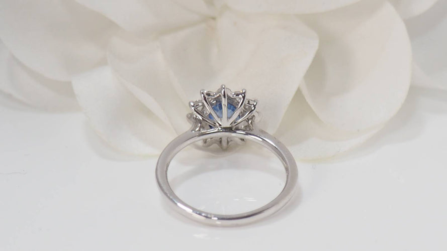 Bague 53 Bague Marguerite en platine, saphir de Ceylan et diamants 58 Facettes 32077