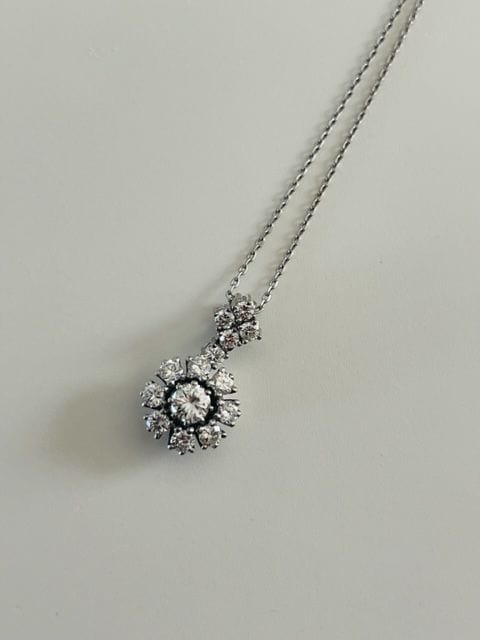 Pendentif Pendentif fleur, diamants et or 58 Facettes