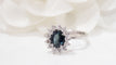 Bague 53.5 Bague marguerite en or blanc, saphir et diamants 58 Facettes F4949