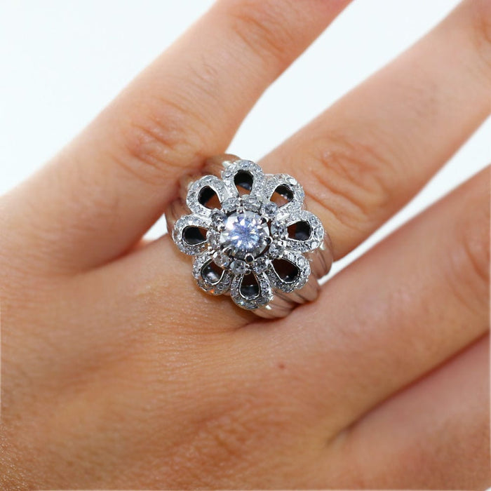 Bague 57 Bague Fleur platine diamants 58 Facettes