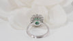 Bague Bague entourage en or blanc, émeraude et diamants 58 Facettes 31491