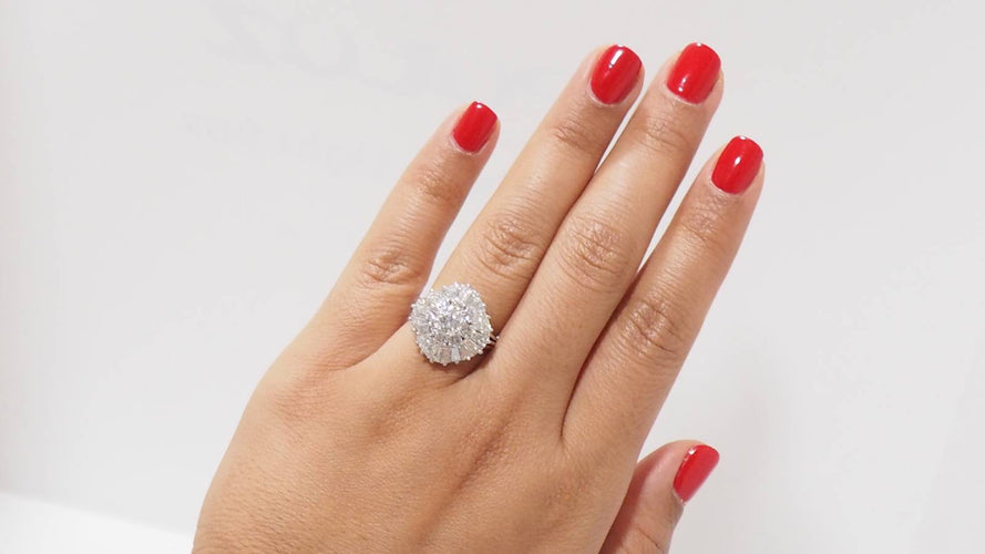 Bague Bague double entourage en or blanc et diamants 58 Facettes 31496