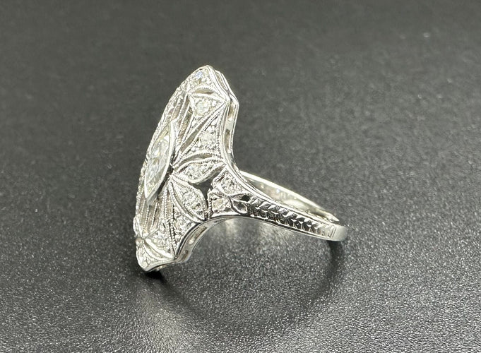 Bague 53 Bague Art-Deco en platine et diamants 58 Facettes