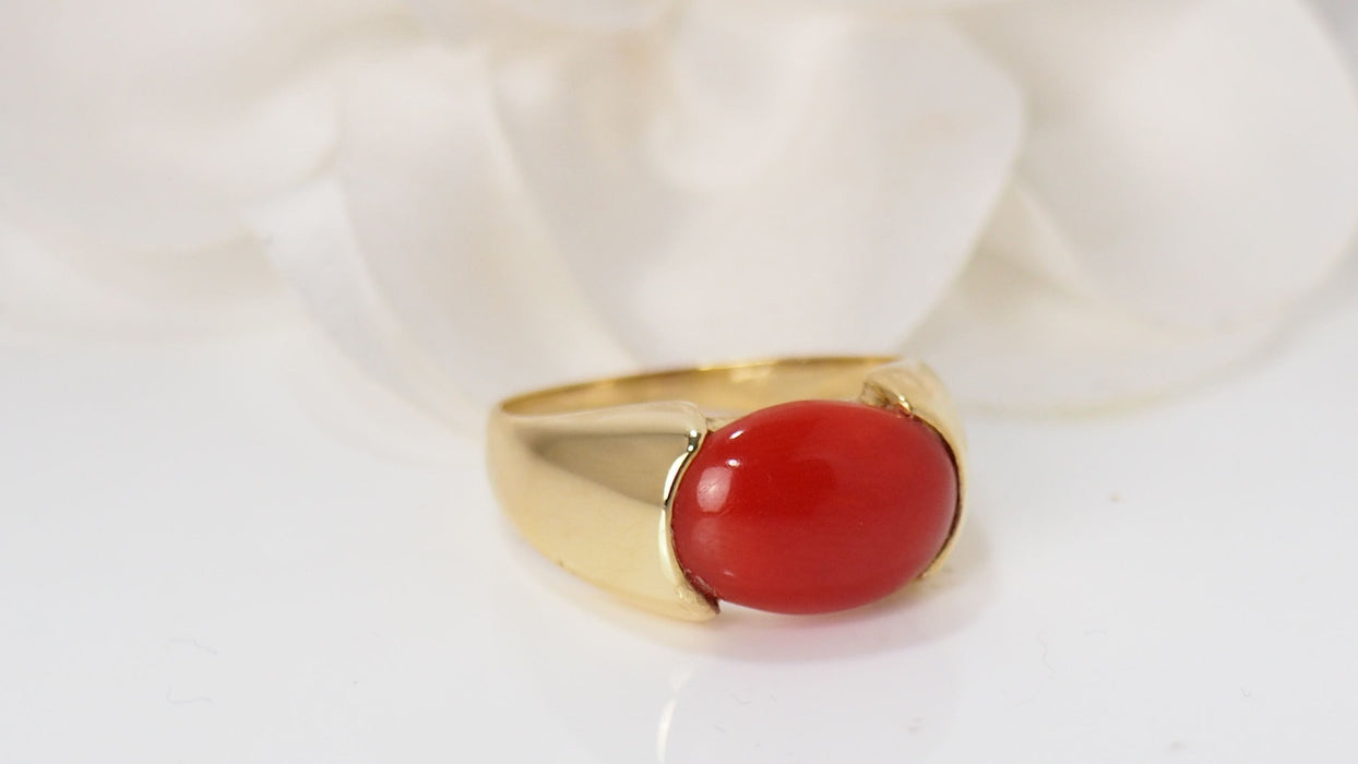 Bague 55 Bague vintage en or jaune et corail en cabochon 58 Facettes 31938