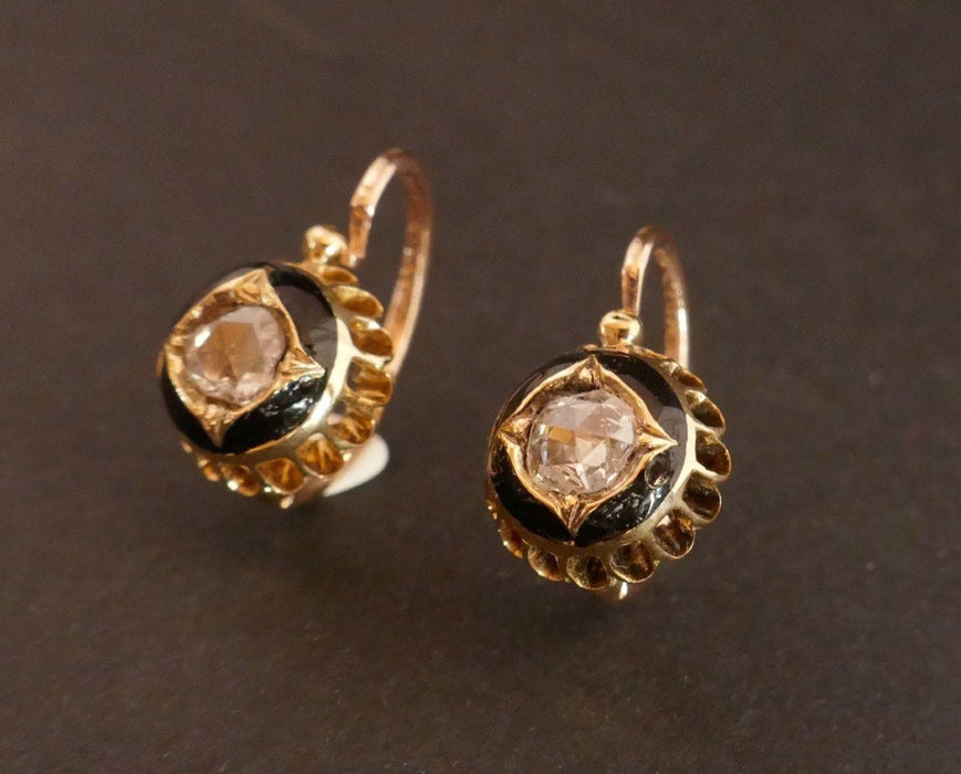 Boucles d'oreilles Dormeuses Diamants et émail 58 Facettes