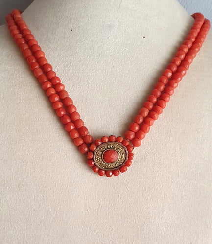 Collier Collier ancien 2 rangs de corail facetté avec motif central - 19ème siècle 58 Facettes