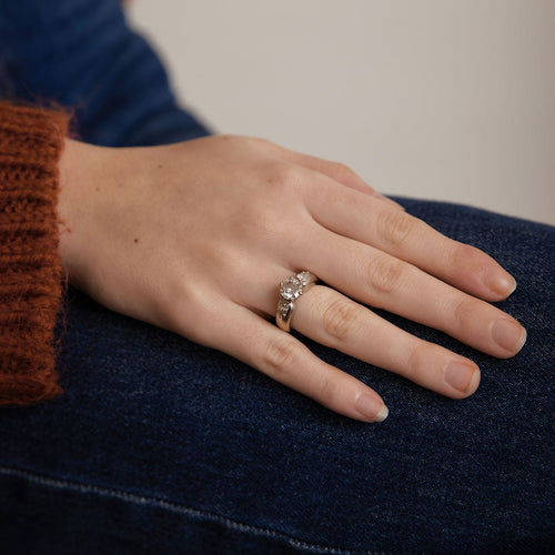 Bague 50 Bague Solitaire épaulé diamants poire 58 Facettes JE513