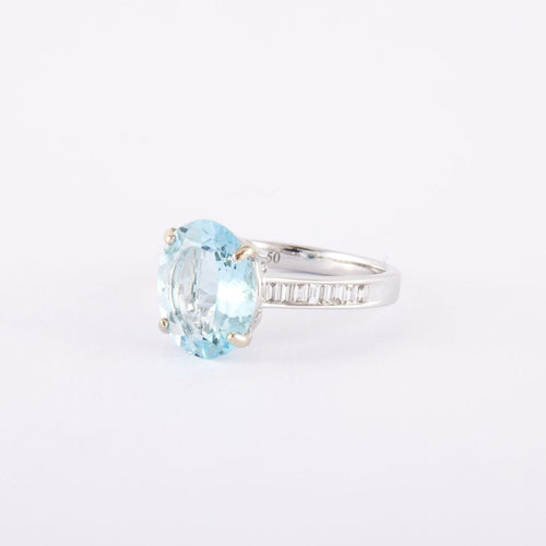 Bague 53 Bague en or blanc, diamants, avec une aigue-marine 58 Facettes