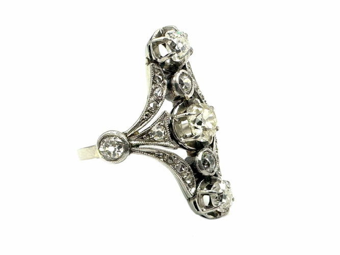Bague 55 Bague Art-Deco, or, platine et diamants 58 Facettes