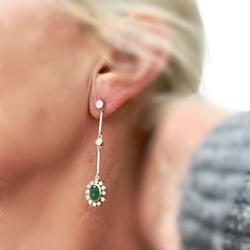 Boucles d'oreilles Boucles d'oreilles en platine de style Art Déco avec diamants et émeraude de Colombie 58 Facettes Q14B
