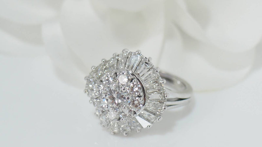 Bague Bague double entourage en or blanc et diamants 58 Facettes 31496