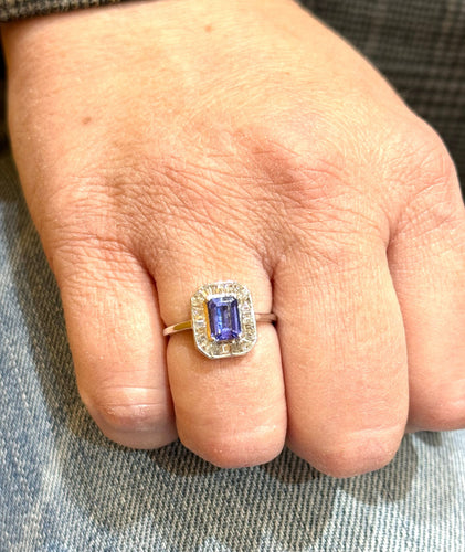 Bague 55 Bague en or blanc 18 carats , tanzanite et diamants baguettes 58 Facettes