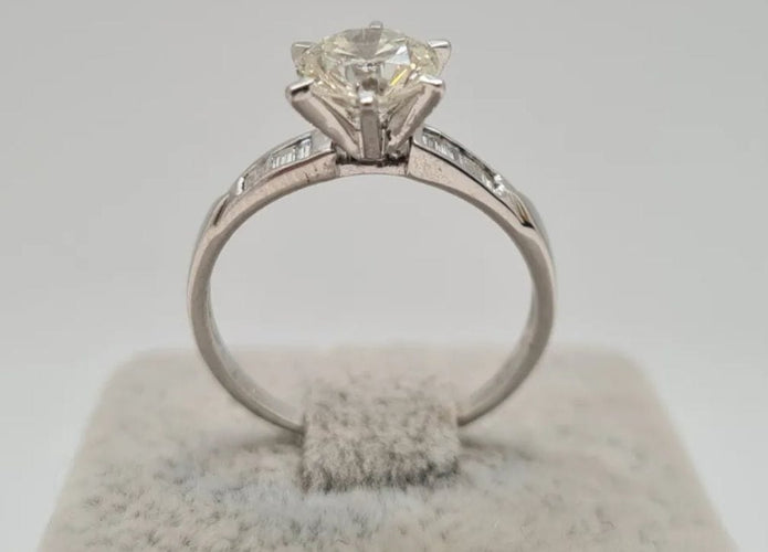 Bague 55 Bague en Or blanc, diamants 58 Facettes