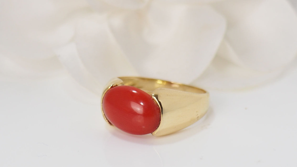 Bague 55 Bague vintage en or jaune et corail en cabochon 58 Facettes 31938