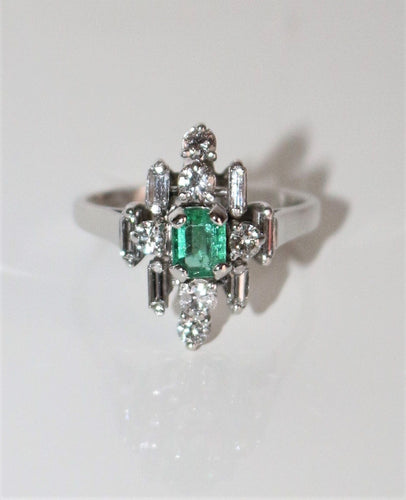 Bague Bague Fleur Moderniste émeraude 58 Facettes 509