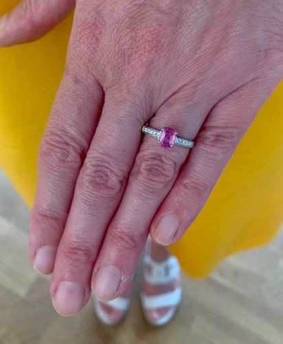 Bague Bague en or gris, saphir rose rectangle, coussin, diamants 58 Facettes BSR62