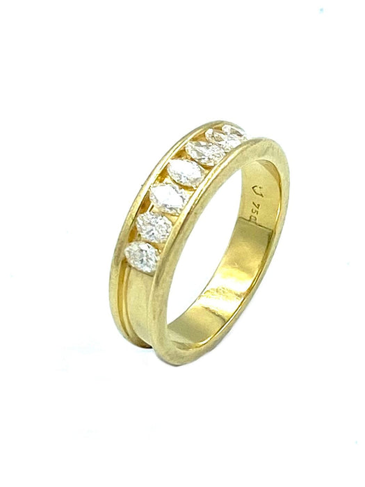 Bague Bague or jaune et diamants taille navette 58 Facettes