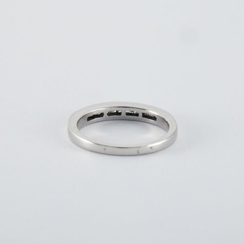 Bague 54 Bague en or blanc & diamants 58 Facettes