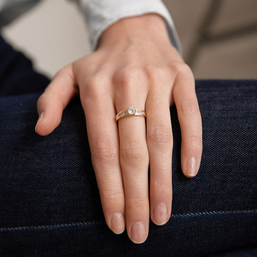 Bague 53.5 Bague Solitaire en or jaune, diamant 58 Facettes