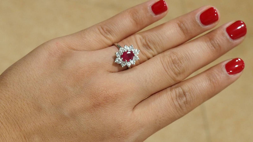 Bague Bague Marguerite or blanc et platine, rubis et diamants 58 Facettes 30387
