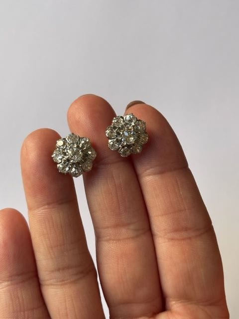 Boucles d'oreilles Puces d'oreilles marguerite diamants, fin XIXème 58 Facettes