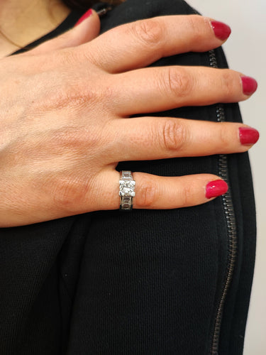 Bague Bague solitaire diamant avec baguettes 58 Facettes SOLO.BAGTT-751.1