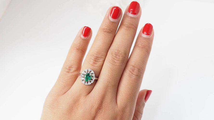Bague 55 Bague émeraude ovale et diamants 58 Facettes 4937
