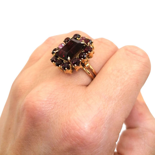 Bague Bague or jaune et grenats 58 Facettes