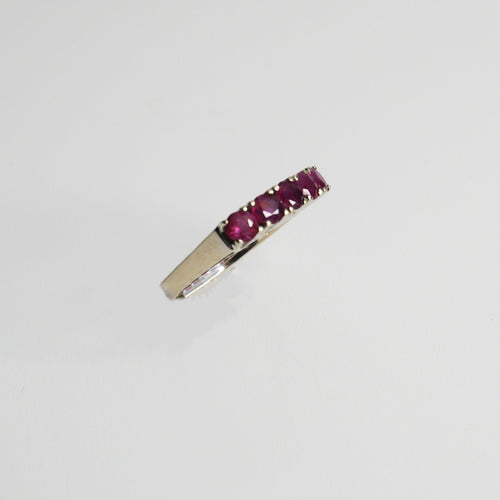 Bague 52 Demie-Alliance Vintage en Or Blanc et Rubis 58 Facettes