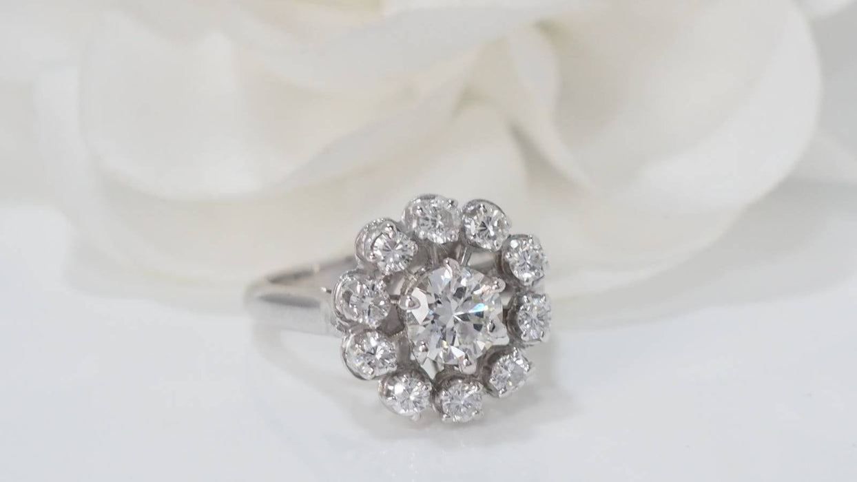 Bague 49.5 Bague marguerite en or blanc et diamants 58 Facettes 32186