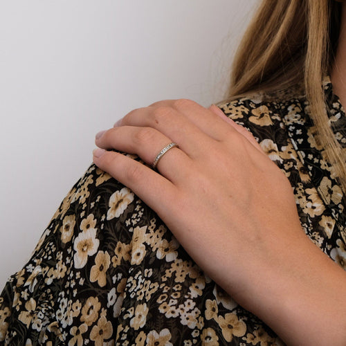 Bague 54 Bague en or blanc & diamants 58 Facettes