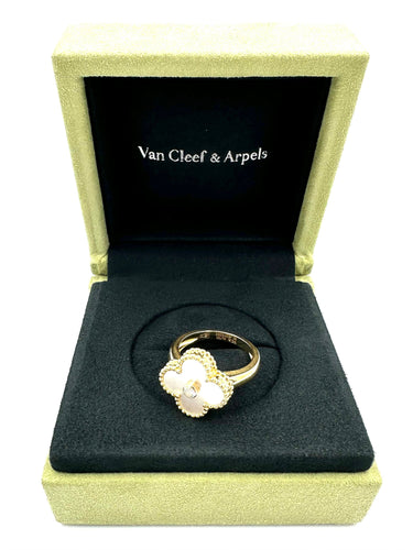 Bague 50 VAN CLEEF & ARPELS. Bague Alhambra vintage or, nacre et diamant 58 Facettes
