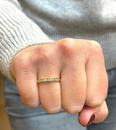 Bague Alliance en diamants serti magique or jaune 18 carats 58 Facettes