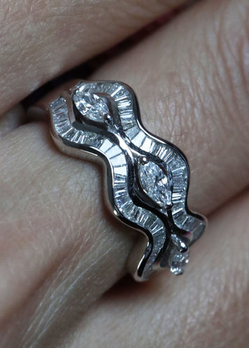 Bague Bague Waves Or blanc et Diamants 58 Facettes RNG2506