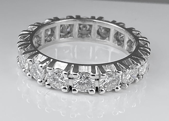 Bague 55 Alliance en or blanc 18 carats sertie de 16 diamants environ 2,80/3 carats 58 Facettes AB276