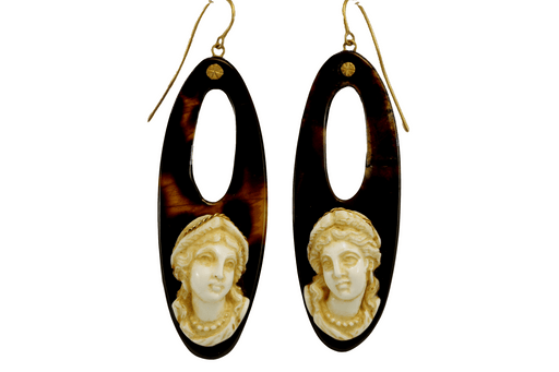 Boucles d'oreilles Boucles d'oreilles anciennes en or camées corail 58 Facettes 7450