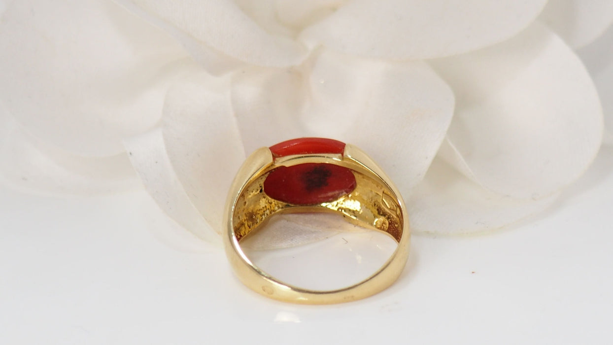 Bague 55 Bague vintage en or jaune et corail en cabochon 58 Facettes 31938