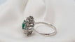 Bague Bague losangique en or gris, émeraude rectangle et diamants 58 Facettes 30220